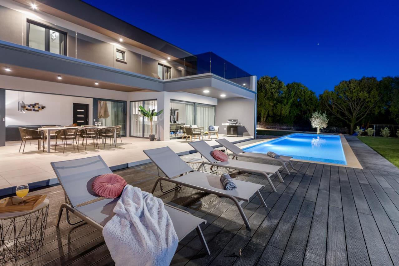 Villa Borealis Raša Exterior foto